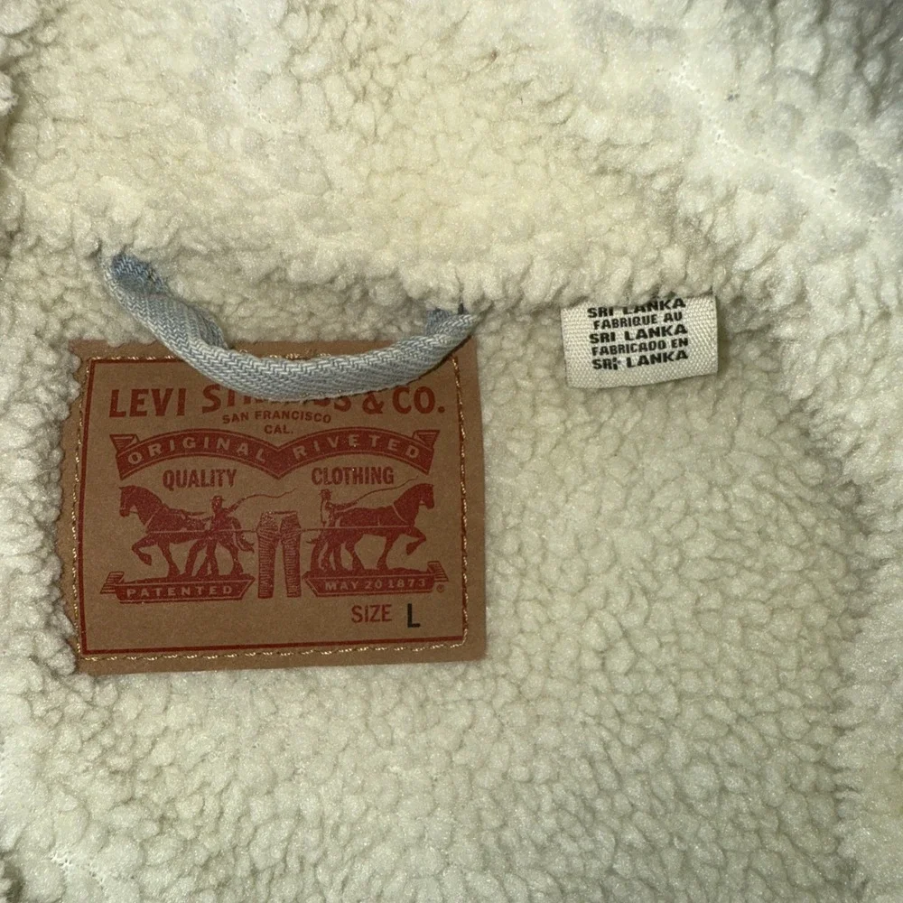 Levi's Women's Sherpa Lined Trucker Jacket Size L Blue Denim‎ Vintage Look